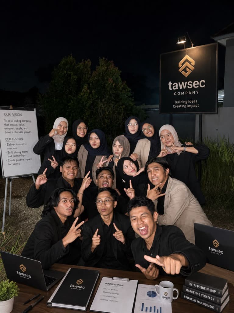 Tim TAWSEC — Sesi foto tim bersama sign TAWSEC Company